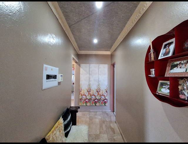 3 BEDROOM FREESTANDING FOR SALE IN IKAGENG